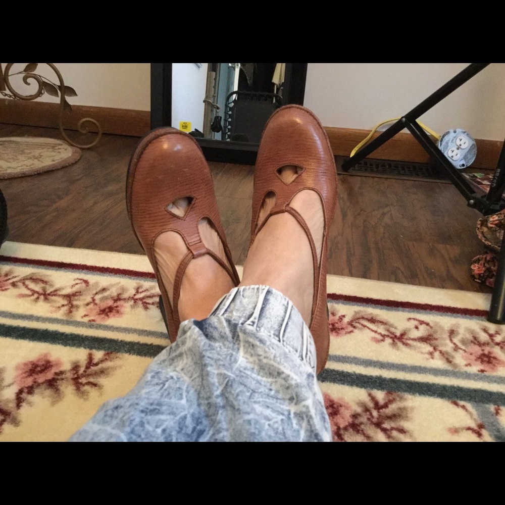 FLASH SALE!!! CLARKS ARTISAN HEEL SHOES